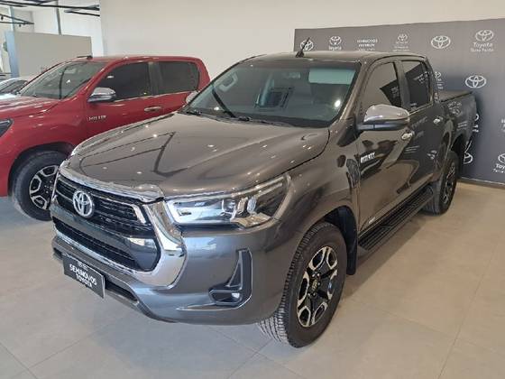 TOYOTA HILUX 2.8 D-4D TURBO DIESEL CD SRV 4X4 AUTOMÁTICO